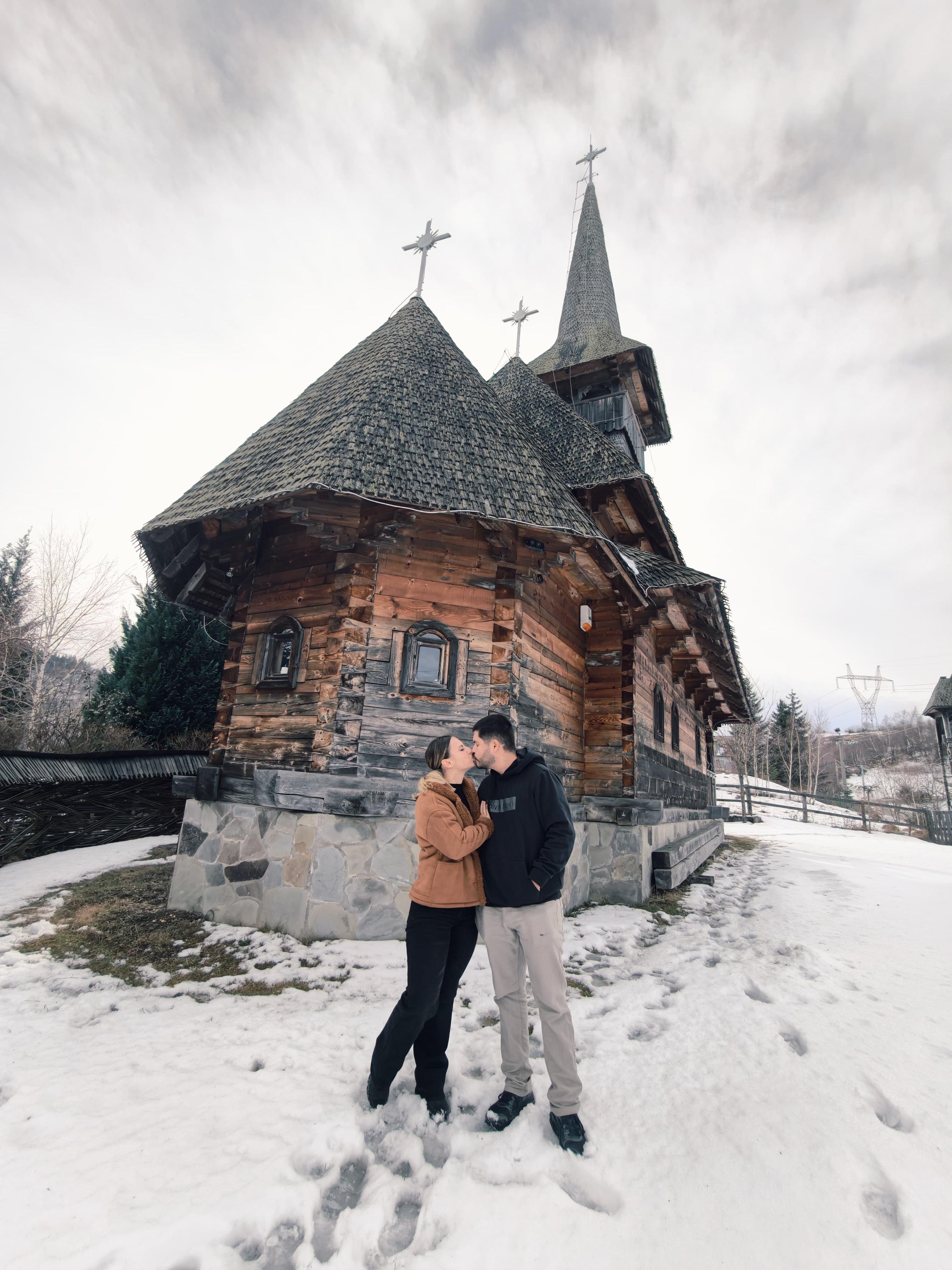 Roxana și César la biserică